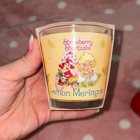 Strawberry Shortcake Gift Set (Claw Clip, Body Wash, Candle, Bag) - Picture 8 of 10